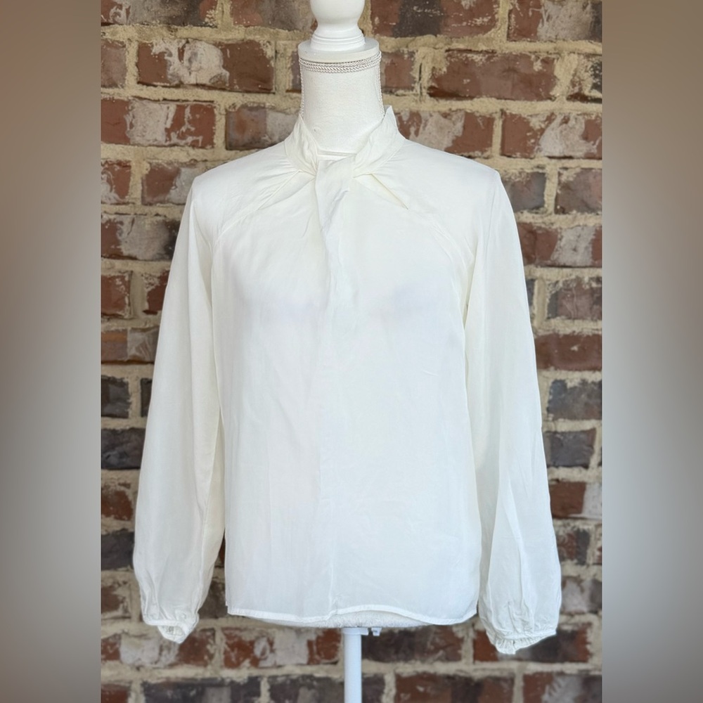 🦋 Elegant White Women's Top